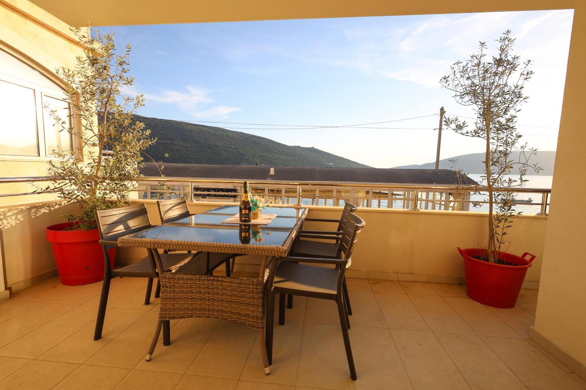 Apartments Milanovic Herceg Novi Dış mekan fotoğraf